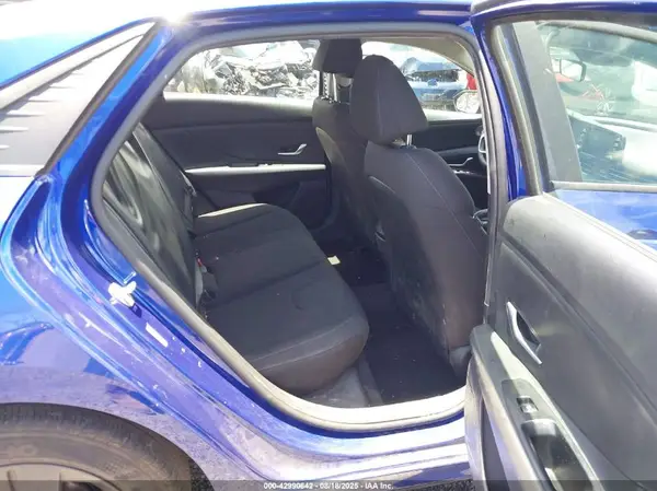 KMHLM4AG2NU241767 2022 HYUNDAI ELANTRA - Image 8