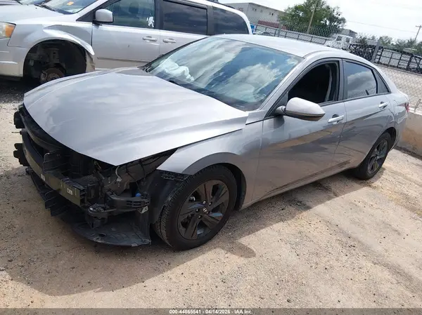 KMHLM4AG2NU254079 2022 HYUNDAI ELANTRA - Image 2