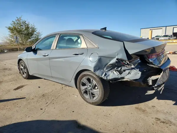KMHLM4AG2NU260299 2022 HYUNDAI ELANTRA - Image 2