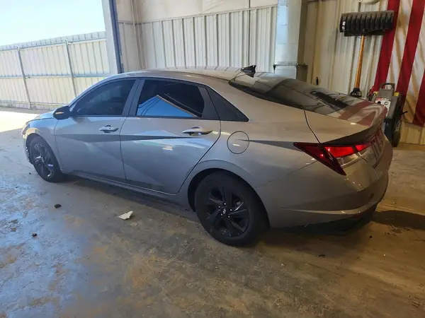 KMHLM4AG2NU264174 2022 HYUNDAI ELANTRA - Image 2