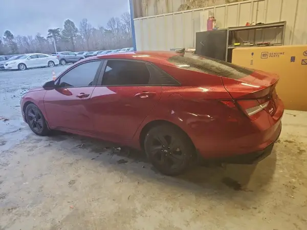 KMHLM4AG2NU284490 2022 HYUNDAI ELANTRA - Image 2