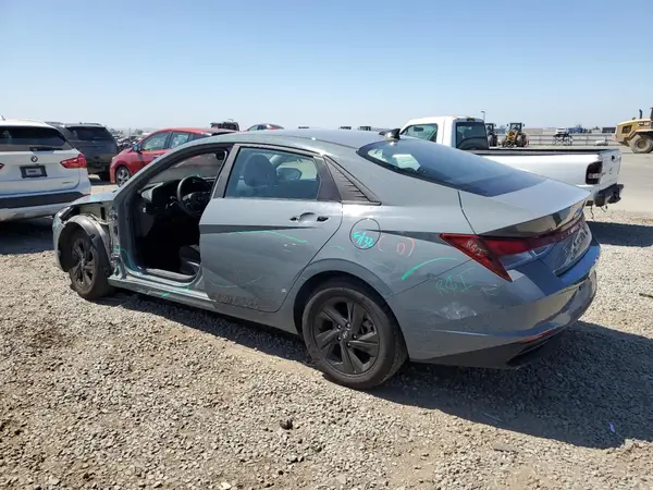 KMHLM4AG2NU286787 2022 HYUNDAI ELANTRA - Image 2