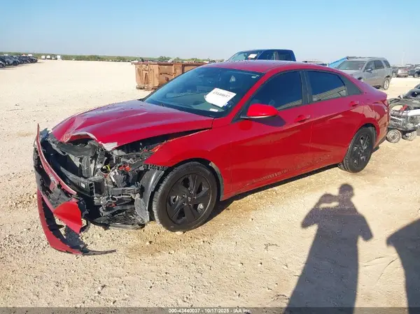 KMHLM4AG2NU294341 2022 HYUNDAI ELANTRA - Image 2