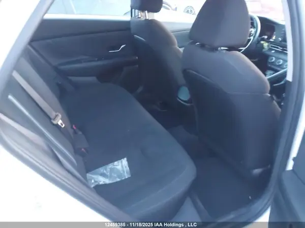 KMHLM4AG2NU305905 2022 HYUNDAI ELANTRA - Image 8