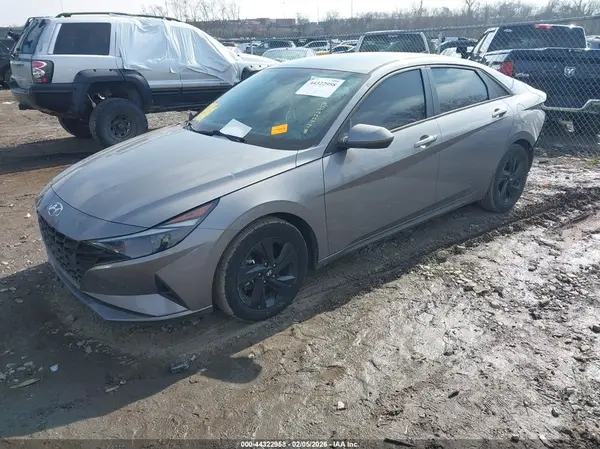 KMHLM4AG2NU321411 2022 HYUNDAI ELANTRA - Image 2