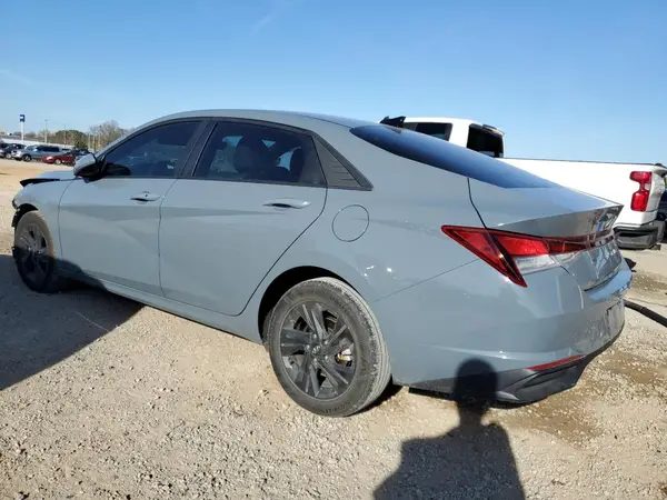 KMHLM4AG2NU322171 2022 HYUNDAI ELANTRA - Image 2