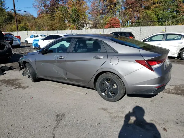 KMHLM4AG2NU348737 2022 HYUNDAI ELANTRA - Image 2
