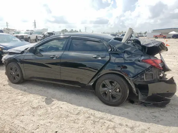KMHLM4AG2NU350262 2022 HYUNDAI ELANTRA - Image 2