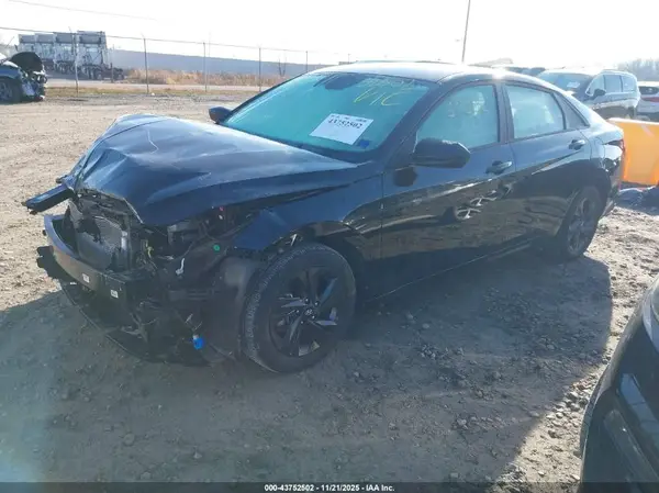 KMHLM4AG2NU352416 2022 HYUNDAI ELANTRA - Image 2