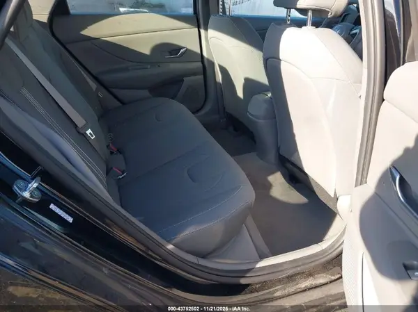 KMHLM4AG2NU352416 2022 HYUNDAI ELANTRA - Image 8