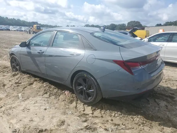 KMHLM4AG2NU356479 2022 HYUNDAI ELANTRA - Image 2