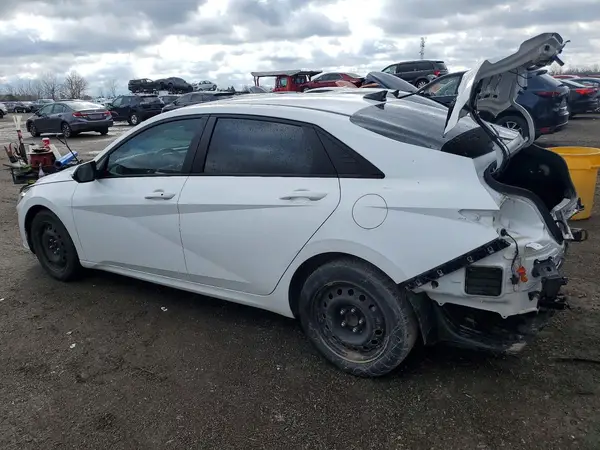 KMHLM4AG2NU362539 2022 HYUNDAI ELANTRA - Image 2