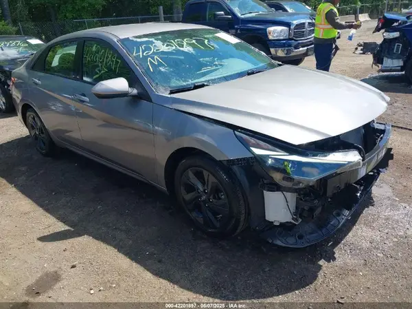 KMHLM4AG2PU379294 2023 HYUNDAI ELANTRA - Image 1