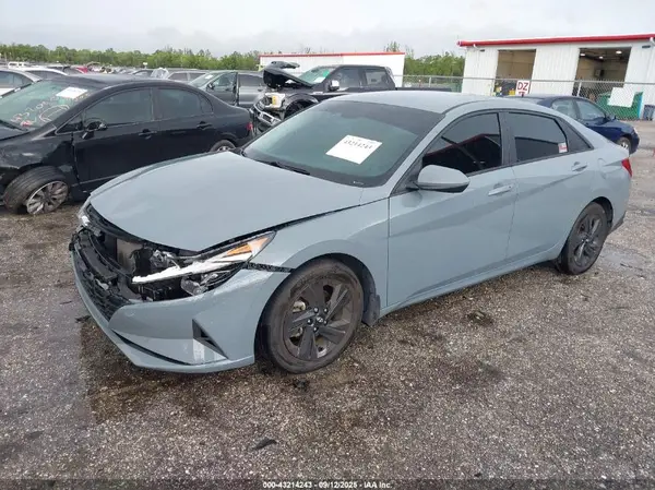 KMHLM4AG2PU384866 2023 HYUNDAI ELANTRA - Image 2
