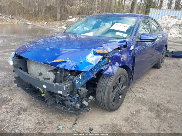 KMHLM4AG2PU396905 2023 HYUNDAI ELANTRA - Image 2