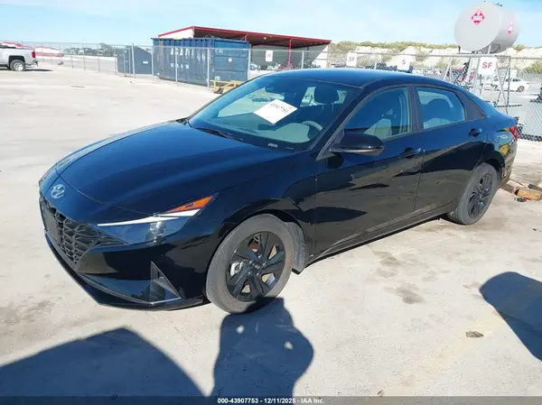 KMHLM4AG2PU467066 2023 HYUNDAI ELANTRA - Image 2