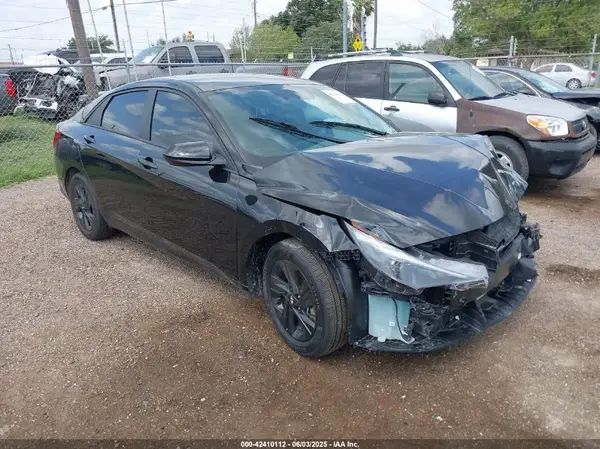 KMHLM4AG2PU606810 2023 HYUNDAI ELANTRA - Image 1
