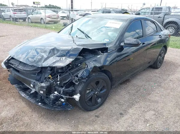 KMHLM4AG2PU606810 2023 HYUNDAI ELANTRA - Image 2