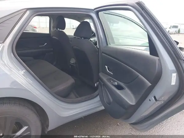 KMHLM4AG3MU155866 2021 HYUNDAI ELANTRA - Image 8