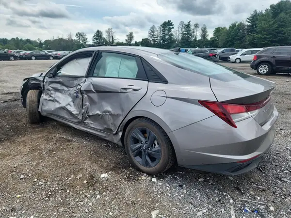 KMHLM4AG3NU218725 2022 HYUNDAI ELANTRA - Image 2