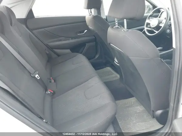 KMHLM4AG3NU227635 2022 HYUNDAI ELANTRA - Image 8