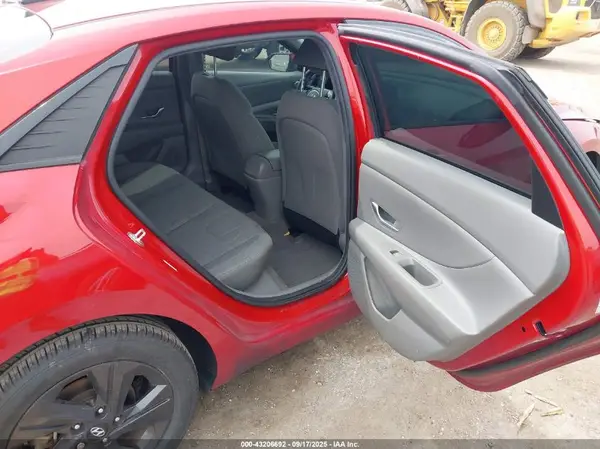 KMHLM4AG3NU240448 2022 HYUNDAI ELANTRA - Image 8