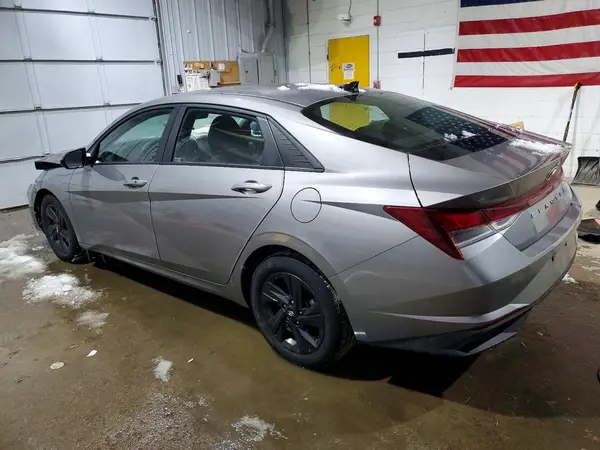 KMHLM4AG3NU289584 2022 HYUNDAI ELANTRA - Image 2