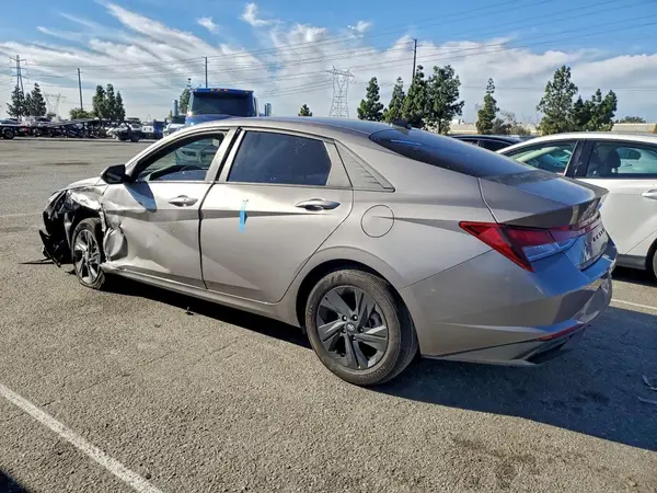 KMHLM4AG3NU304956 2022 HYUNDAI ELANTRA - Image 2