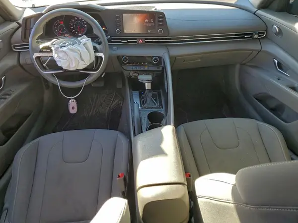 KMHLM4AG3NU304956 2022 HYUNDAI ELANTRA - Image 8