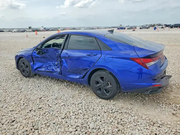 KMHLM4AG3NU311504 2022 HYUNDAI ELANTRA - Image 2
