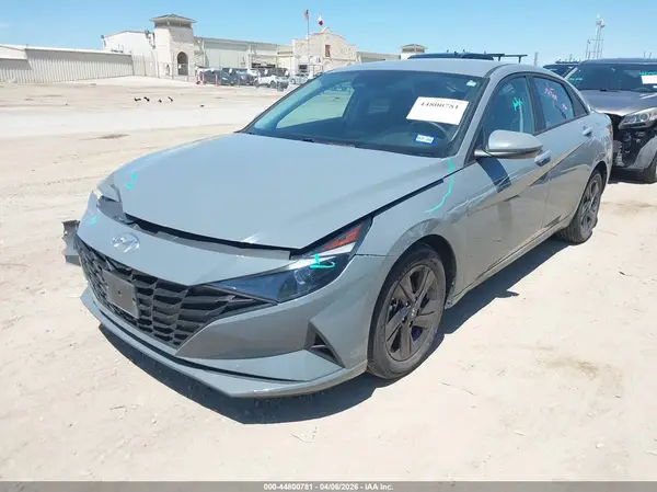 KMHLM4AG3NU318663 2022 HYUNDAI ELANTRA - Image 2