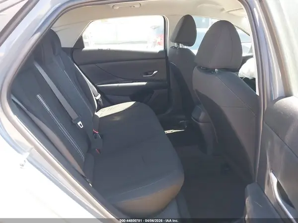 KMHLM4AG3NU318663 2022 HYUNDAI ELANTRA - Image 8
