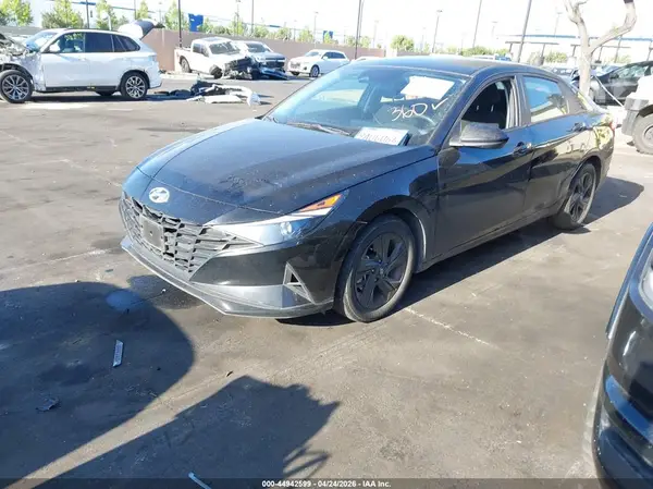 KMHLM4AG3NU327170 2022 HYUNDAI ELANTRA - Image 2