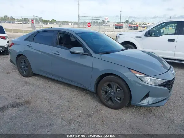 KMHLM4AG3NU328691 2022 HYUNDAI ELANTRA - Image 1