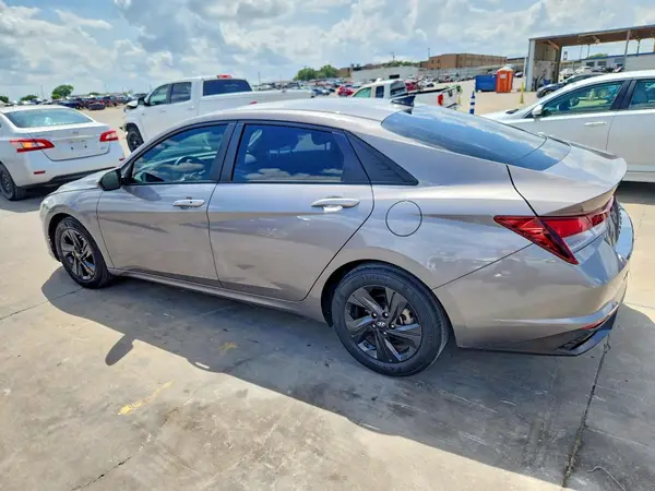 KMHLM4AG3NU330828 2022 HYUNDAI ELANTRA - Image 2
