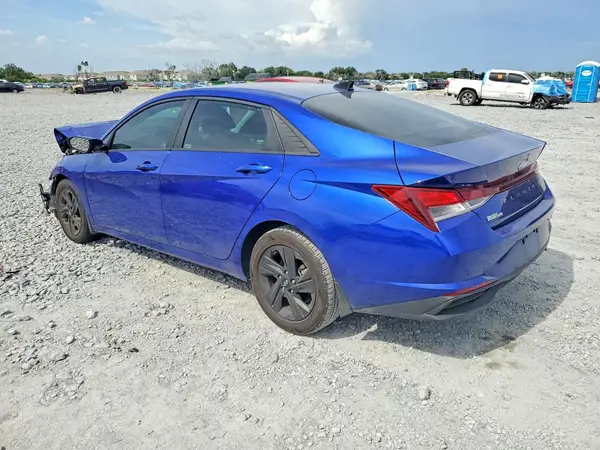 KMHLM4AG3NU331882 2022 HYUNDAI ELANTRA - Image 2