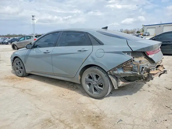 KMHLM4AG3NU332675 2022 HYUNDAI ELANTRA - Image 2