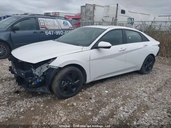 KMHLM4AG3NU335219 2022 HYUNDAI ELANTRA - Image 2