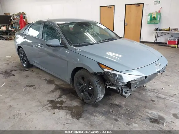 KMHLM4AG3NU335480 2022 HYUNDAI ELANTRA - Image 1
