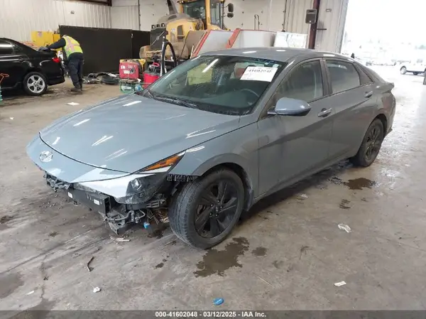 KMHLM4AG3NU335480 2022 HYUNDAI ELANTRA - Image 2