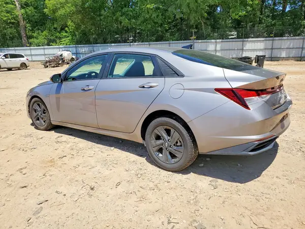 KMHLM4AG3NU339951 2022 HYUNDAI ELANTRA - Image 2