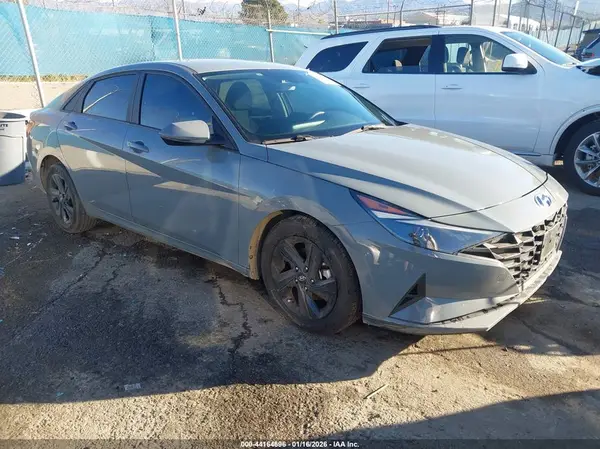 KMHLM4AG3NU365935 2022 HYUNDAI ELANTRA - Image 1