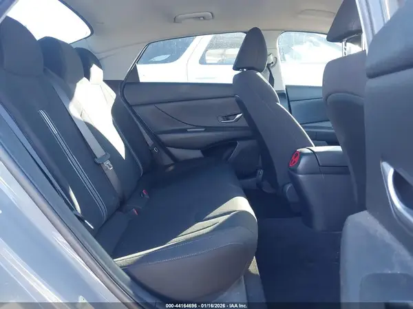 KMHLM4AG3NU365935 2022 HYUNDAI ELANTRA - Image 8