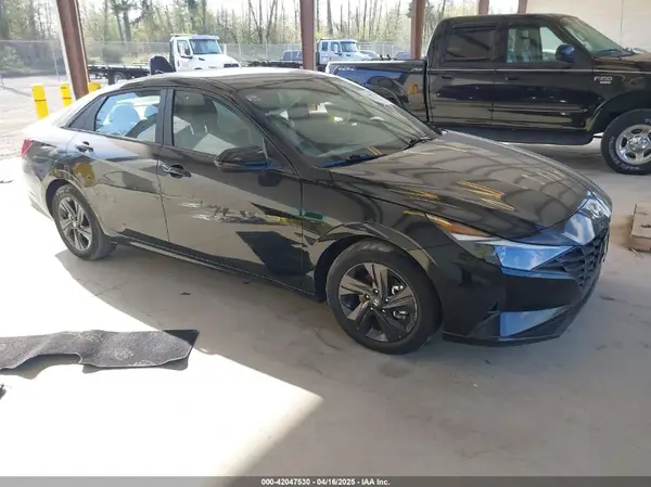 KMHLM4AG3PU371236 2023 HYUNDAI ELANTRA - Image 1