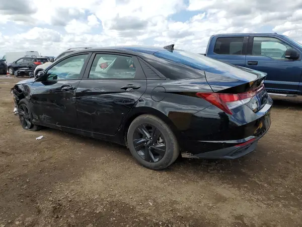 KMHLM4AG3PU372242 2023 HYUNDAI ELANTRA - Image 2