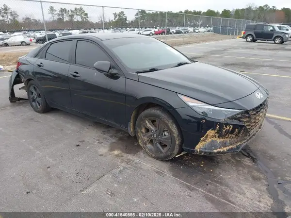 KMHLM4AG3PU382611 2023 HYUNDAI ELANTRA - Image 1