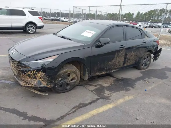 KMHLM4AG3PU382611 2023 HYUNDAI ELANTRA - Image 2