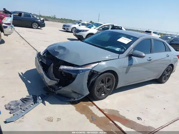 KMHLM4AG3PU441706 2023 HYUNDAI ELANTRA - Image 2