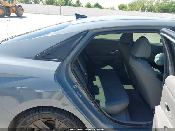 KMHLM4AG3PU441706 2023 HYUNDAI ELANTRA - Image 8