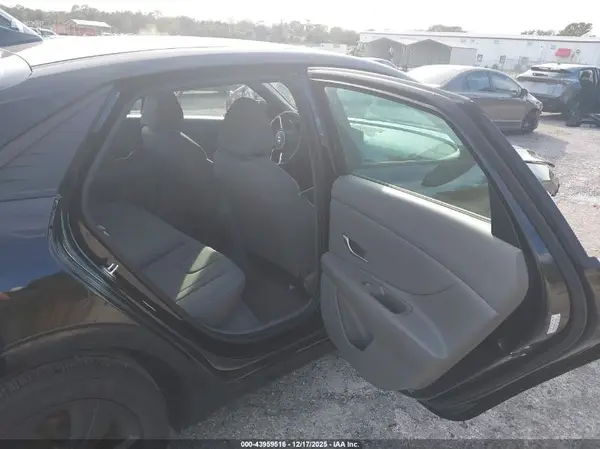KMHLM4AG3PU463463 2023 HYUNDAI ELANTRA - Image 8